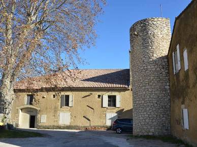 Weinkeller angeschlossen an die Französisch Sprachschule Chateau Correnson