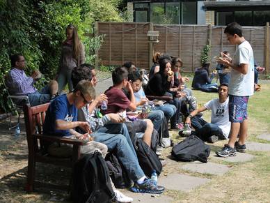 Pause in der Sonne, Englisch Sprachschule London Hampstead