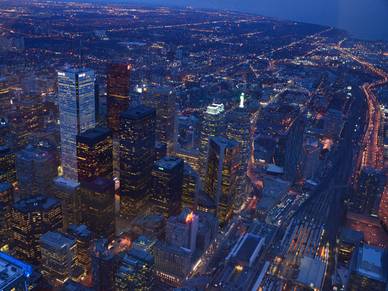 Toronto von oben bei Nacht, Englisch Sprachreisen für Erwachsene