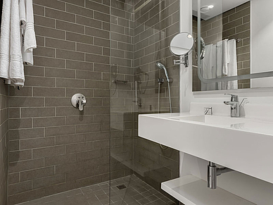 Modernes ensuite Badezimmer in der Residenz Newlands