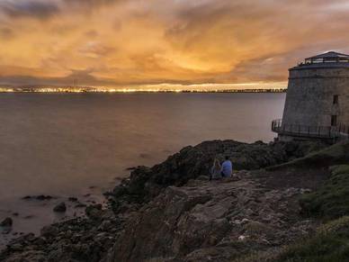 Abend am Martello Turm mit Blick auf Dublin, Englisch Sprachreisen für Erwachsene