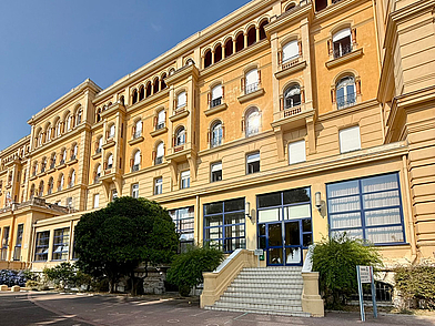 Fassade des Campus Parc Imperial für die Schüler Sprachferien in Nizza
