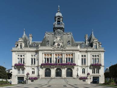 Rathaus von Vichy, Palais de congress in Vichy, Französisch Sprachreisen für Erwachsene