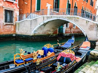Kanal in Venedig, Sprachreisennach Italien