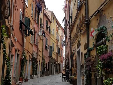 schmale Gassen, Italienisch Sprachreisen für Erwachsene