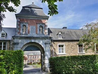 Eingang zum Geländer Englisch & Französisch Schüler Sprachschule in Ferrières