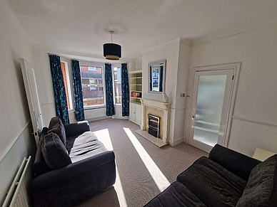 Gemütliches Wohnzimmer im Student House in Eastbourne mit Sofas für Sprachschüler einer Englisch Sprachreise.