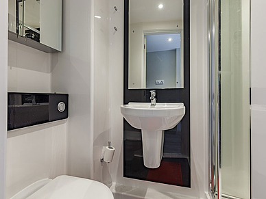 Privates Badezimmer im Studentenwohnheim Beech House in Oxford für Teilnehmer einer Sprachreise und eines Englischkurses in England