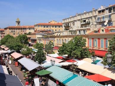 Blick über den Markt in Nizza, Französisch Sprachreisen für Erwachsene