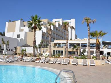 Salini Superior Resort Pool - Sprachreisen Malta für Erwachsene