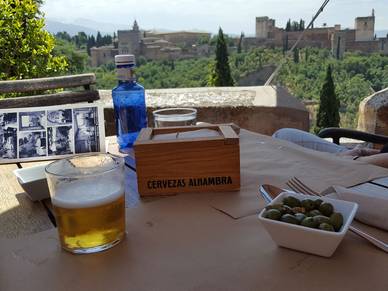 Apéro mit Blick auf die Alhambra, Spanisch Sprachreisen