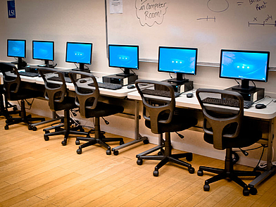 Computerraum der Englisch Sprachschule LSI in Berkeley bei San Francisco