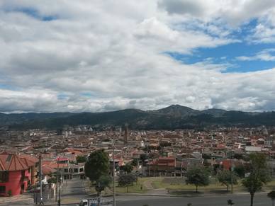 Blick auf Cuenca und die Berge, Spanisch Sprachreisen für Erwachsene