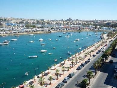 Hafenpromenade in St. Julians, Englisch Sprachferien für Teenager Malta