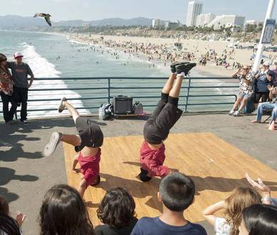 Breakdance, Unterhaltung auf dem Pier, Englisch Sprachreisen für Erwachsene