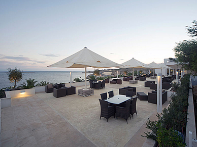 Terasse des Hotels, Sprachreisen nach Malta