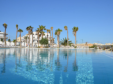Salini Residenz Pool - Schüler Sprachferien Malta