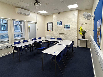 Helles Klassenzimmer der Englisch Sprachschule IH Newcastle