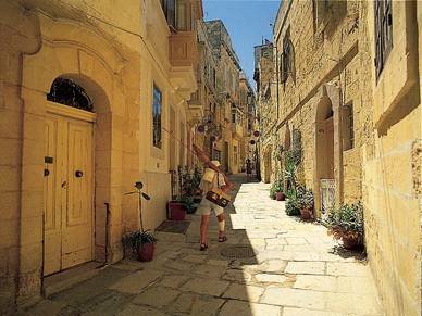 Typische Straßenansicht auf Malta - Englisch Sprachreisen für Erwachsene