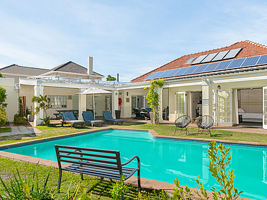 Moderne Sprachschul-Residenz in Kapstadt mit Pool und Gartenbereich in Newslands