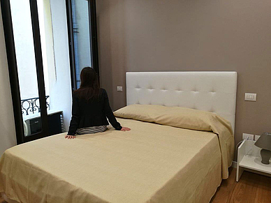 Einzelzimmer in einem Apartment (mit eigenem Badezimmer) der Accademia Italiana in Salerno.