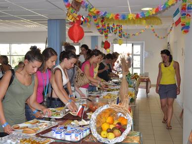 Frühstücksbuffet, Schülersprachreisen Französisch Antibes