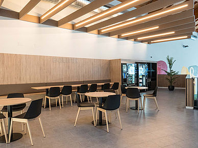 Moderner Speise- und Aufenthaltsraum der Residenz in Alicante für Teilnehmer einer Spanisch Sprachreise in Spanien