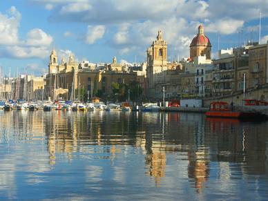 Hafen von St. Julians, Englisch Sprachferien für Teenager Malta