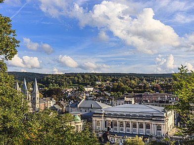 Blick über Spa als exklusiver Standort für hochwertige Business-Englisch-Sprachreisen
