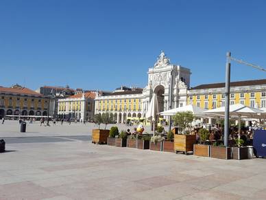 Praça do Comércio, Sprachreisen nach Lissabon