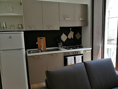 Küche in einem Apartment (mit eigenem Badezimmer) der Accademia Italiana in Salerno.