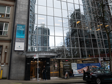Modernes Gebäude der CEL Vancouver Sprachschule im Stadtzentrum von Vancouver