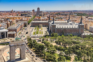 Panorama-Blick über Madrid vom Moncloa Aussichtspunkt in Spanien.