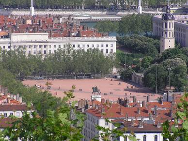 Place Bellecour in Lyon, Französisch Sprachreisen für Erwachsene