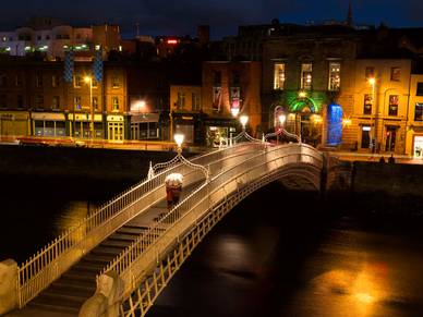 Ha'penny Bridge, Dublin - Englisch Training  für Beruf und Karriere