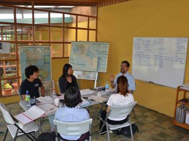 Unterrichtsszene in Coronado, Sprachreisen Costa Rica für Erwachsene