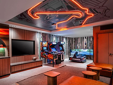 Freizeit- und Gamingraum der Ledbury Apartments in Toronto für Teilnehmer einer Englisch Sprachreise mit Aufenthaltsbereich und Unterhaltungsmöglichkeiten