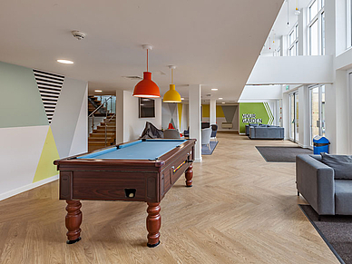 Studentenlounge der Studentenresidenz Beech House in Oxford mit Billardtisch für internationale Sprachschüler während deiner Sprachreise in England