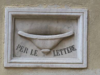 Briefkasten in antik, Italienisch Sprachreisen für Erwachsene