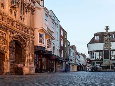 Historische Altstadt von Canterbury mit charmanten Gassen, ideal für deine Englisch Sprachreise und authentisches Englisch lernen
