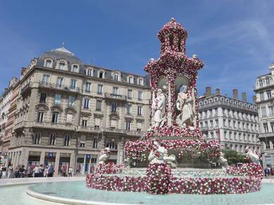 Brunnen in Lyon, Französisch Sprachreisen für Erwachsene