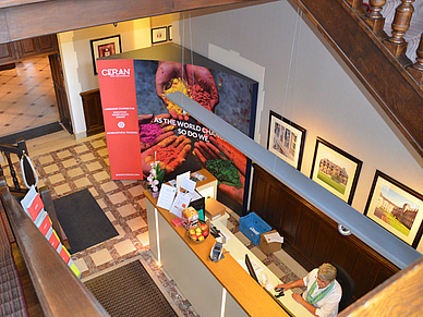 Professioneller Empfangsbereich als Einstieg in exklusive Business-Englisch-Sprachreisen