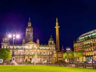 Glasgow George Square bei Nacht, Englisch Sprachreisen für Erwachsene