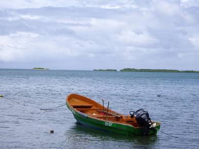 Fischerboot in Guadeloupe, Französisch Sprachreisen für Erwachsene