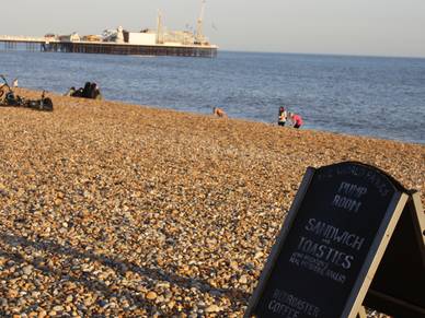 Pub am Strand von Brighton, Business Englisch Sprachreisen England