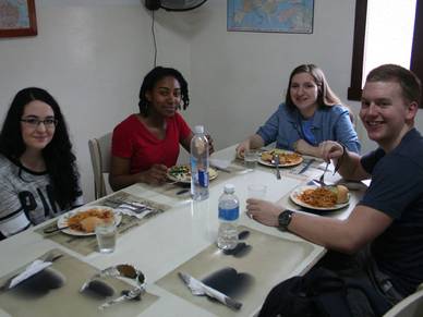 Mittagessen in der Mensa der Sprachschule, Havanna