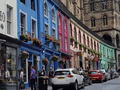 Straßenzeile Edinburgh, Business Englisch Sprachreise Schottland