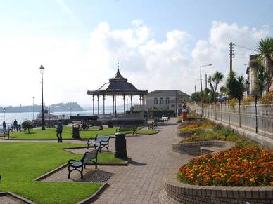 Entspannung an der Cobh Waterfront, Englisch Sprachreisen für Erwachsene
