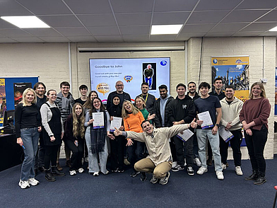 Internationale Sprachschüler feiern ihren Kursabschluss bei IH Newcastle