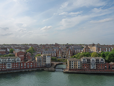 Englisch lernen in Newcastle in attraktiver Lage am Wasser